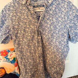 Old Navy Blue and White Floral Short-Sleeve Button-Down Shirt